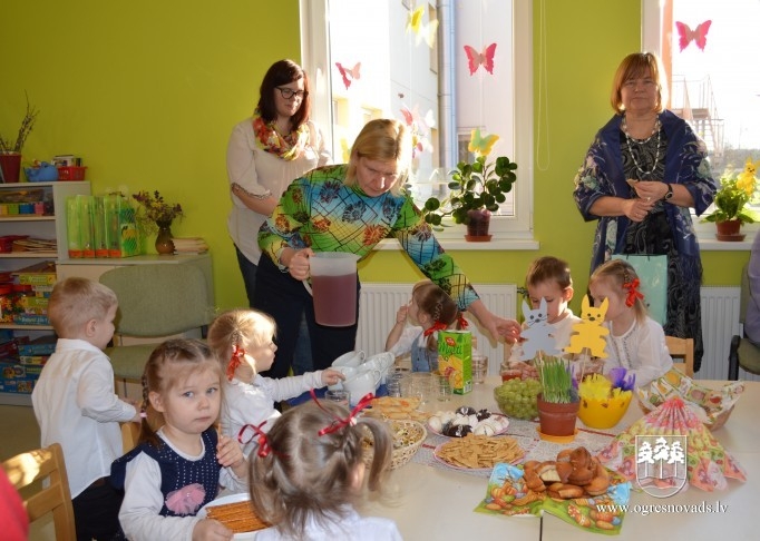 Vecvecāku pēcpusdiena “Riekstiņā” - “Visi putni skaisti dzied”