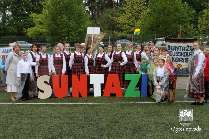 Skolu jaunatnes dziesmu svētki izskan Ogres estrādē