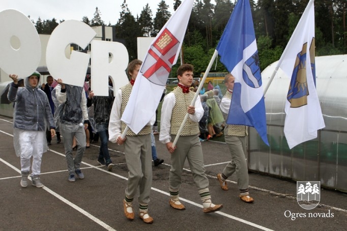 Skolu jaunatnes dziesmu svētki izskan Ogres estrādē