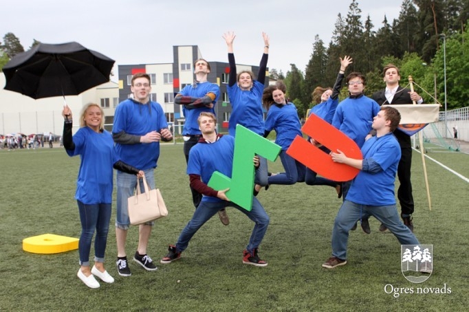 Skolu jaunatnes dziesmu svētki izskan Ogres estrādē