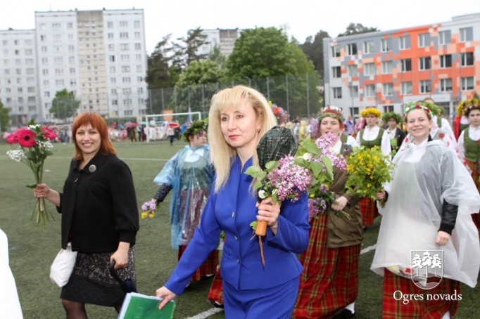 Skolu jaunatnes dziesmu svētki izskan Ogres estrādē