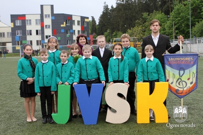 Skolu jaunatnes dziesmu svētki izskan Ogres estrādē