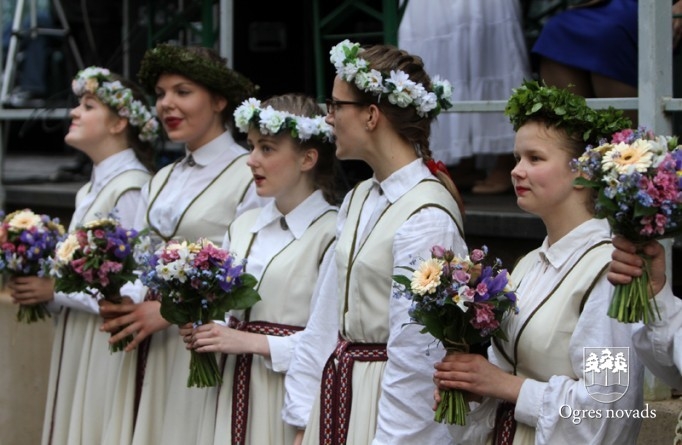 Skolu jaunatnes dziesmu svētki izskan Ogres estrādē