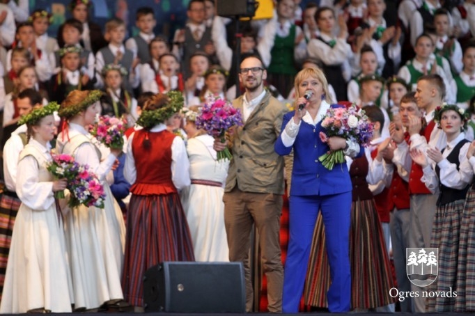 Skolu jaunatnes dziesmu svētki izskan Ogres estrādē
