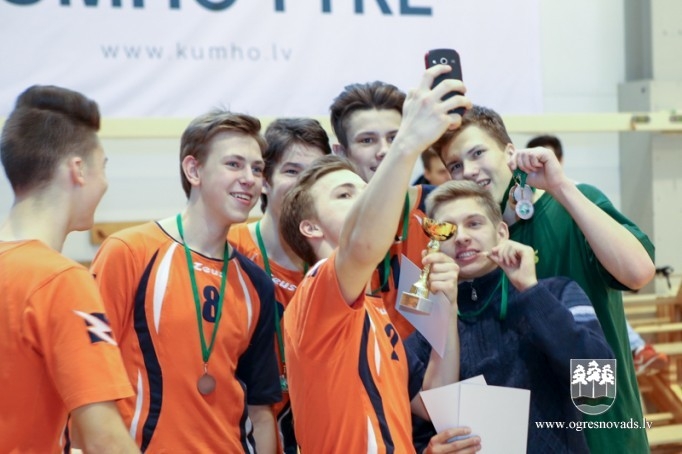 Ogres novada jaunajiem volejbolistiem zelts, sudrabs un bronza
