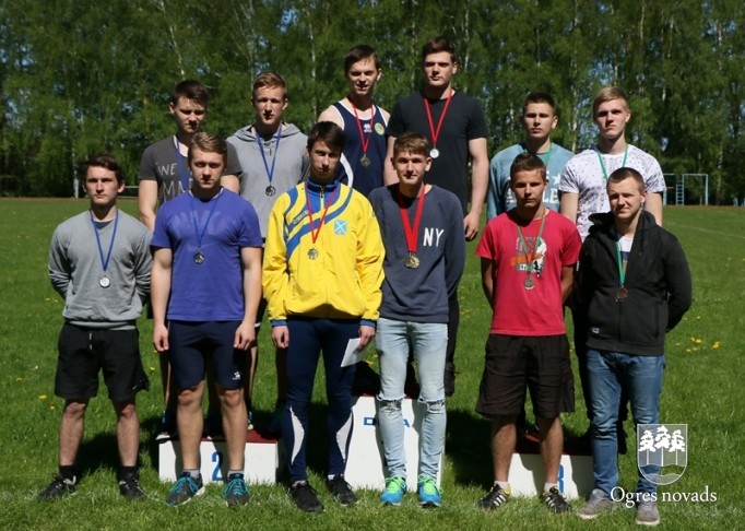 Mūsu jaunajiem vieglatlētiem godalgas Skolēnu spartakiādē