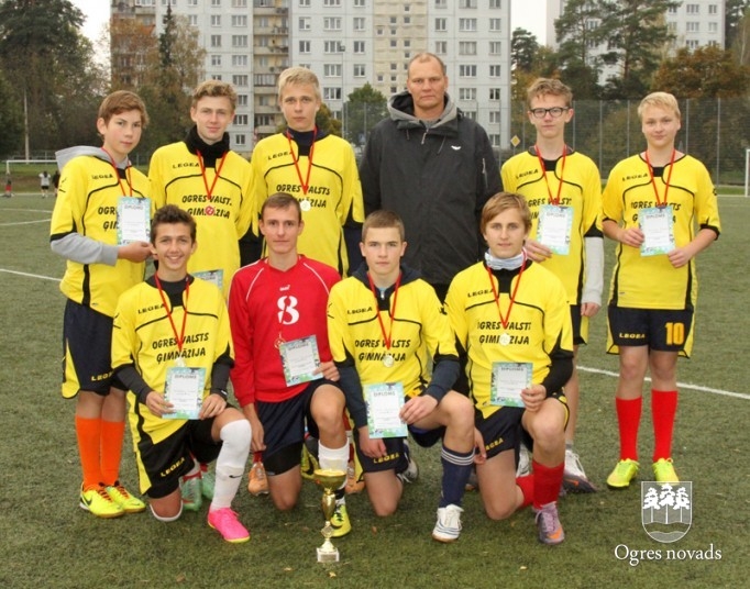 Ogres VĢ un Ogres tehnikuma futbolisti uzvar Skolēnu sporta spēles