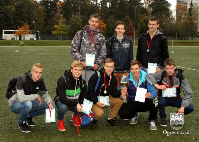 Ogres VĢ un Ogres tehnikuma futbolisti uzvar Skolēnu sporta spēles
