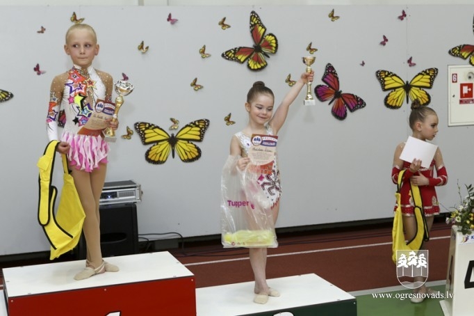 Ogres NSC vingrotājām 9 medaļas "Sniegpulkstenīšu kausā"