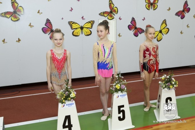 Ogres NSC vingrotājām 9 medaļas "Sniegpulkstenīšu kausā"