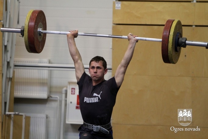 Ogres NSC svarcēlājiem sekmīgs starts Latvijas čempionātā