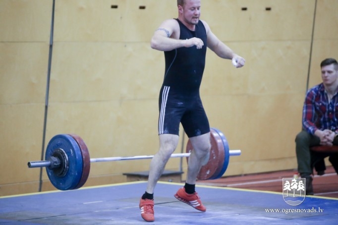 Ogres NSC svarcēlāji triumfē pašu rīkotās sacensībās