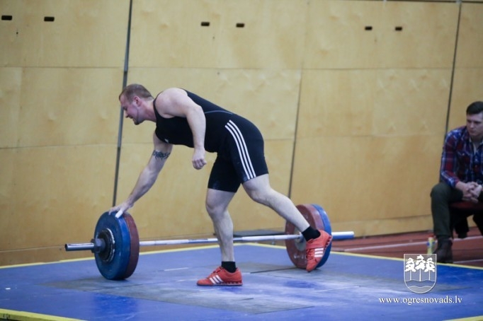 Ogres NSC svarcēlāji triumfē pašu rīkotās sacensībās