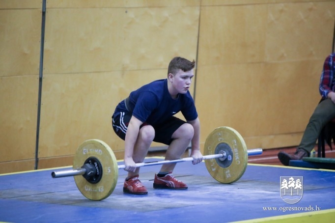 Ogres NSC svarcēlāji triumfē pašu rīkotās sacensībās