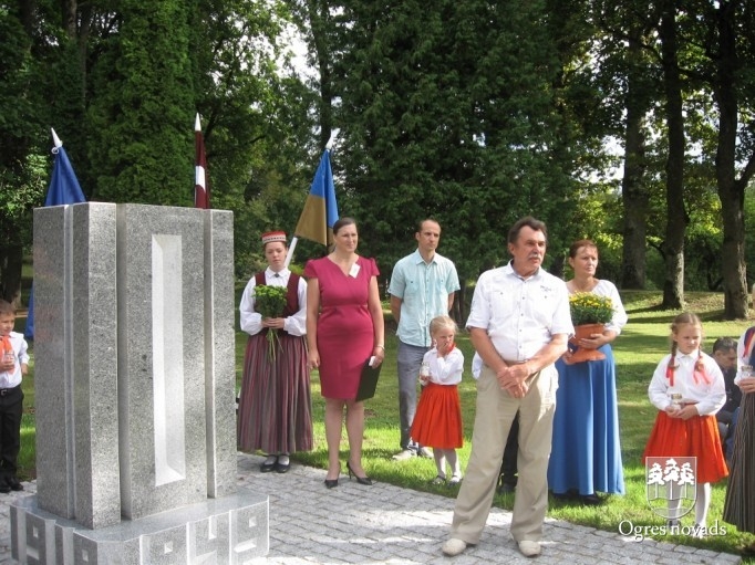 Atklāts piemineklis 20. gadsimta vēstures vētru skartajiem taurupiešiem