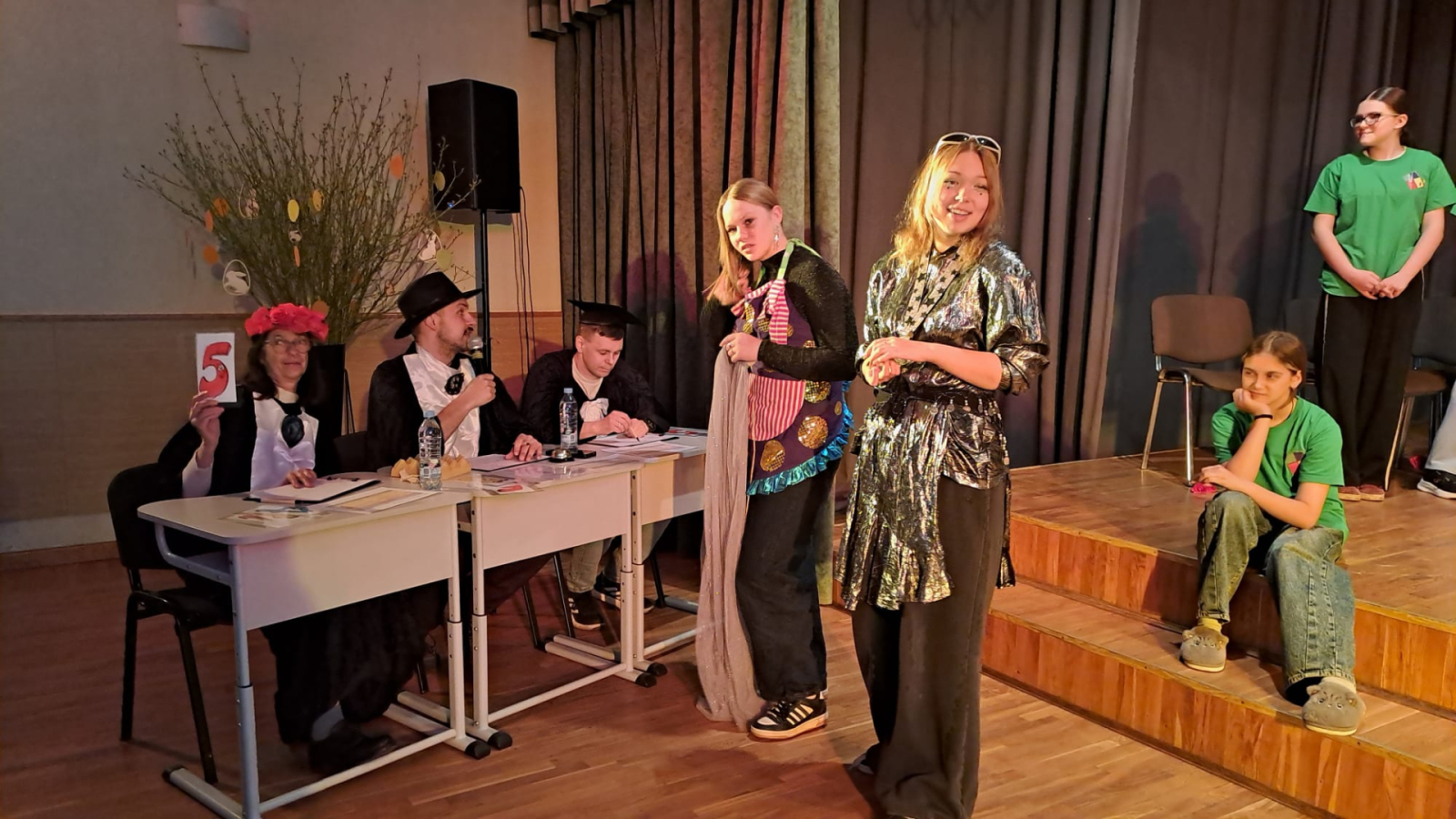 Ogres novada skolu un Iecavas vidusskolas teātra sporta komandas piedalās Daugavkrastu teātra turnīrā Ikšķiles vidusskolā. Žūrijas komisija