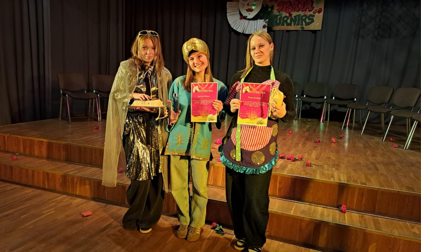 Ogres novada skolu un Iecavas vidusskolas teātra sporta komandas piedalās Daugavkrastu teātra turnīrā Ikšķiles vidusskolā