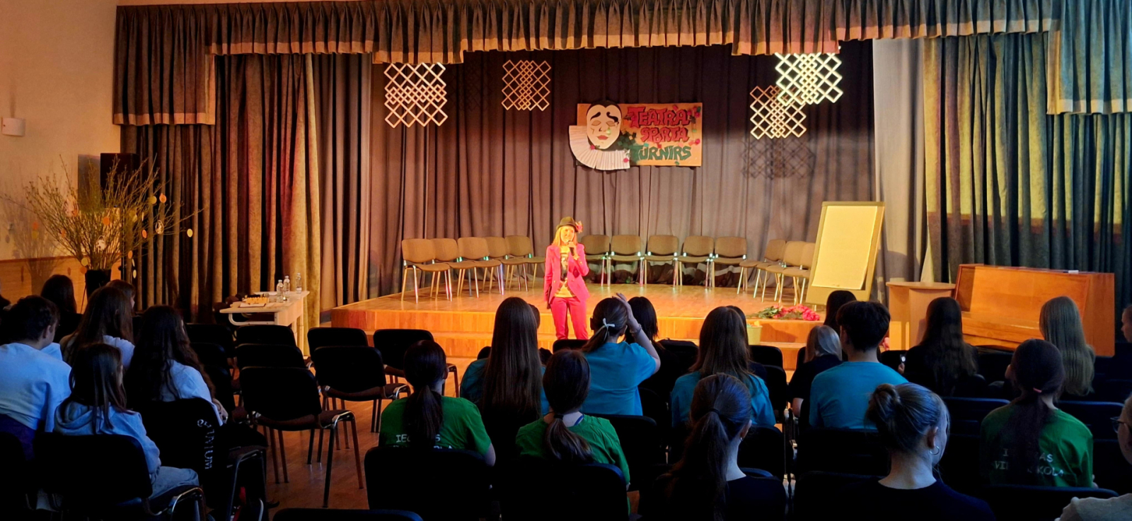 Ogres novada skolu un Iecavas vidusskolas teātra sporta komandas piedalās Daugavkrastu teātra turnīrā Ikšķiles vidusskolā