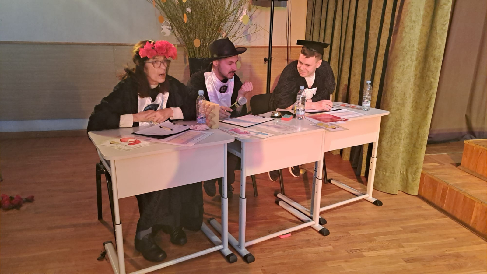 Ogres novada skolu un Iecavas vidusskolas teātra sporta komandas piedalās Daugavkrastu teātra turnīrā Ikšķiles vidusskolā. Žūrijas komisija