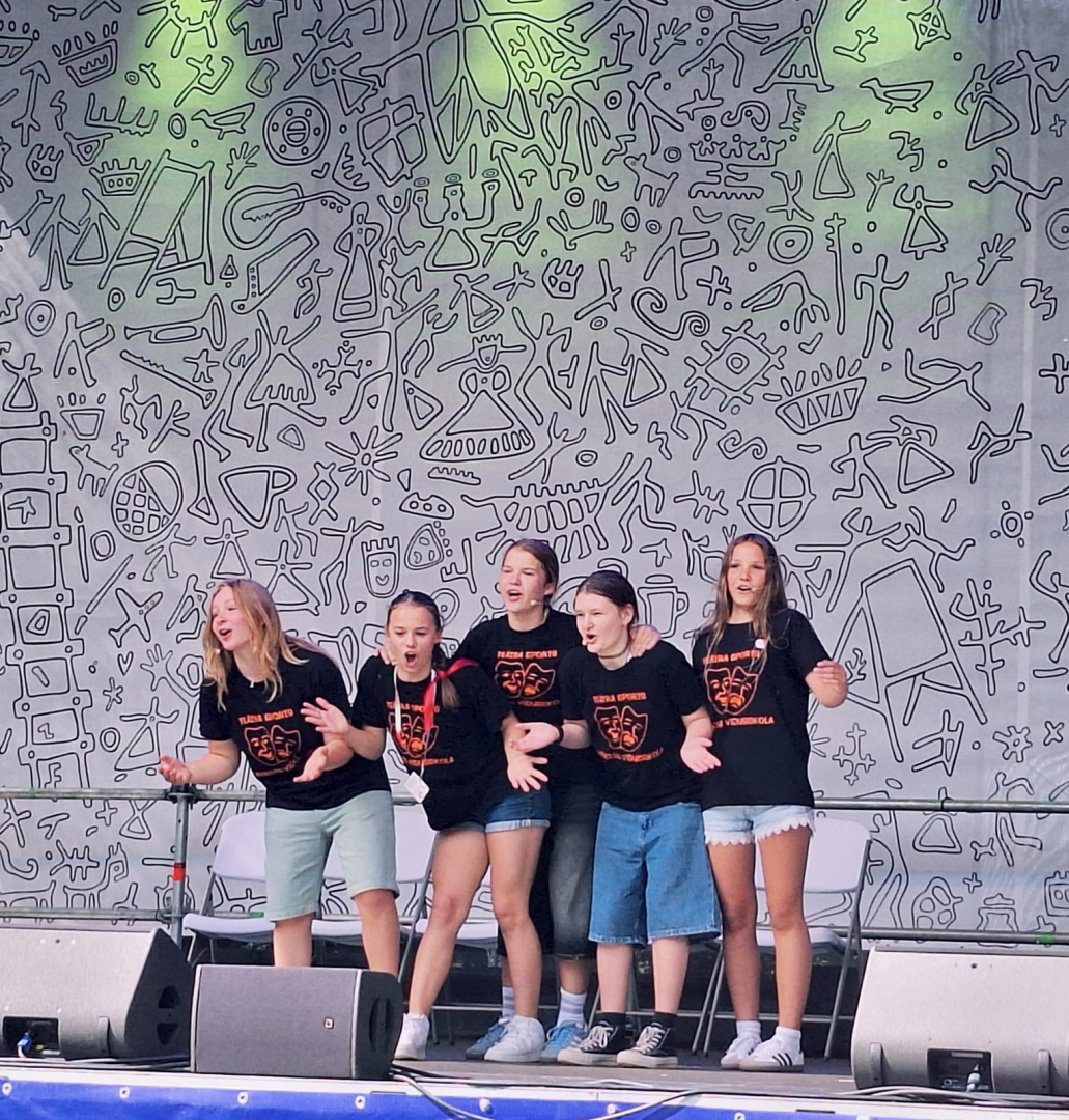 Četras skolēnu teātra komandas pārstāv Ogres novadu XIII Latvijas Skolu jaunatnes dziesmu un deju svētkos Latvijas skolu teātra sporta komandu turnīrā
