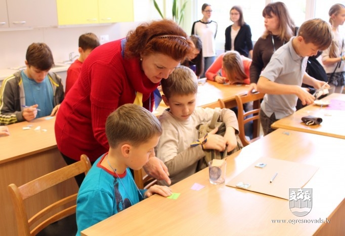 Nometnes dalībnieki viesojas Jaunogres vidusskolā