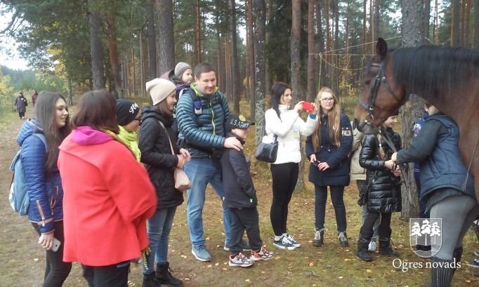 Bērni no Ukrainas priecājas par Latvijas skaisto dabu