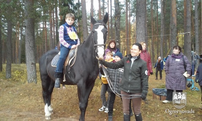 Bērni no Ukrainas priecājas par Latvijas skaisto dabu