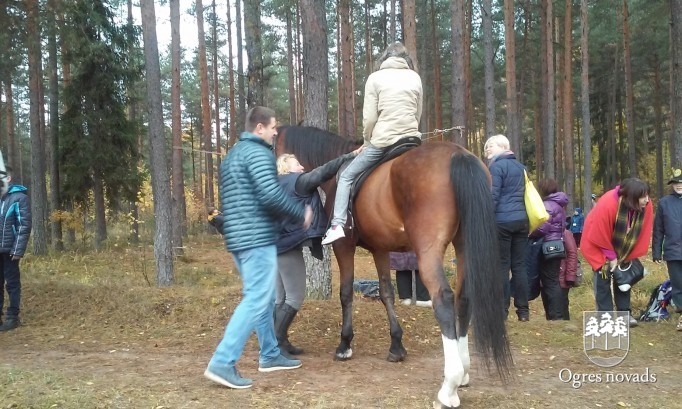 Bērni no Ukrainas priecājas par Latvijas skaisto dabu