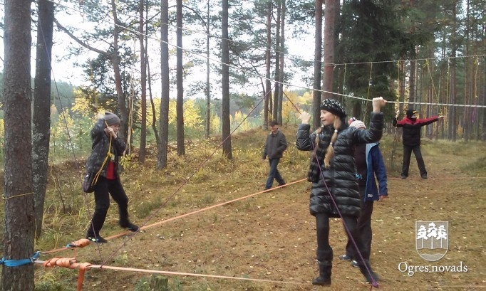 Bērni no Ukrainas priecājas par Latvijas skaisto dabu