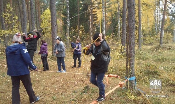 Bērni no Ukrainas priecājas par Latvijas skaisto dabu