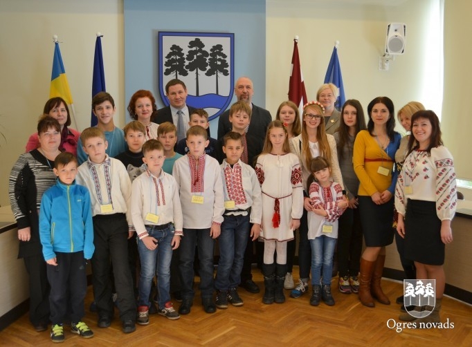 Bērni no Ukrainas tiekas ar Ogres novada pašvaldības vadību