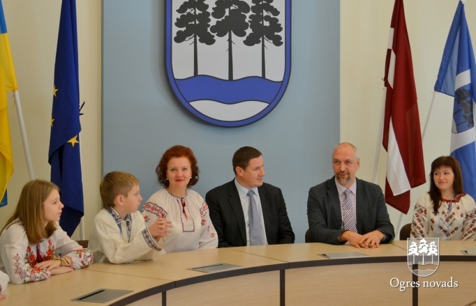 Bērni no Ukrainas tiekas ar Ogres novada pašvaldības vadību