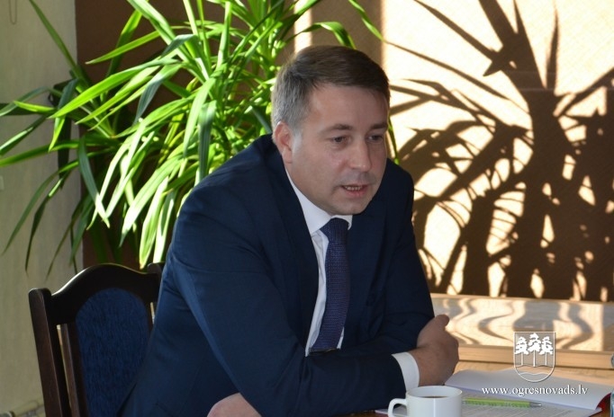 Labklājības ministrs uzklausa seniorus