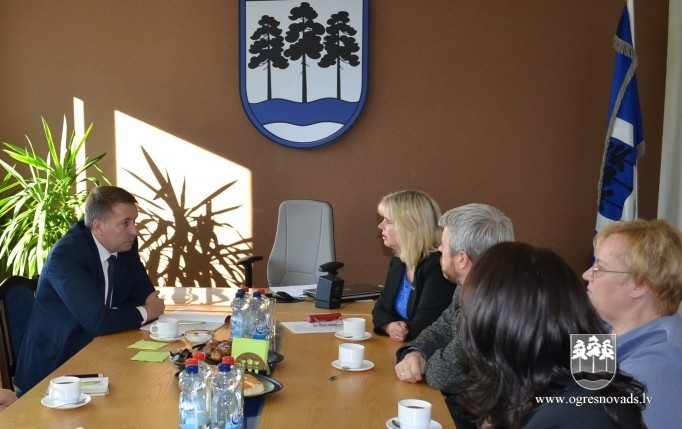 Labklājības ministrs uzklausa seniorus