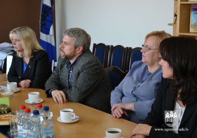 Labklājības ministrs uzklausa seniorus