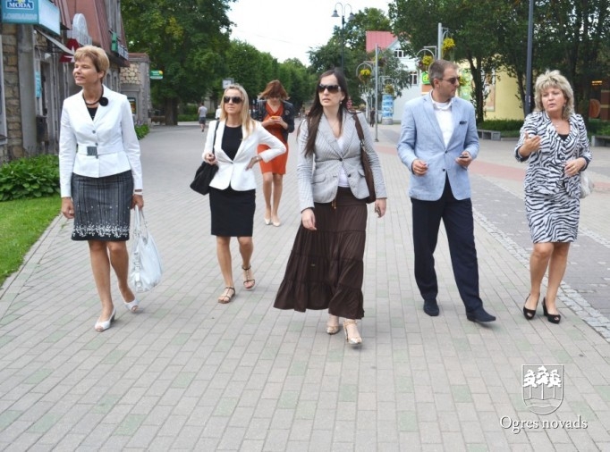 Ogrē viesojas Vides aizsardzības un reģionālās attīstības ministrijas (VARAM) valsts sekretārs