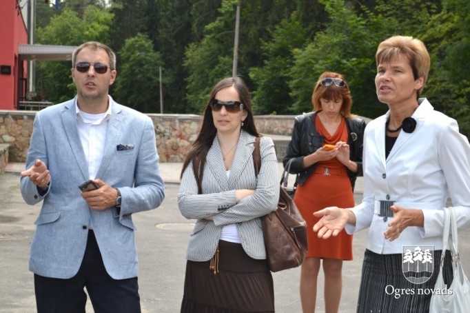 Ogrē viesojas Vides aizsardzības un reģionālās attīstības ministrijas (VARAM) valsts sekretārs