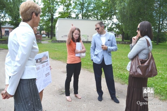 Ogrē viesojas Vides aizsardzības un reģionālās attīstības ministrijas (VARAM) valsts sekretārs