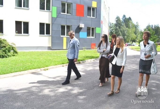 Ogrē viesojas Vides aizsardzības un reģionālās attīstības ministrijas (VARAM) valsts sekretārs