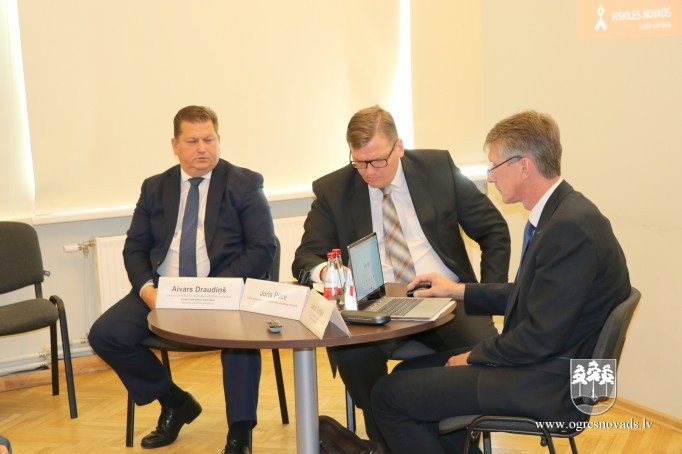 VARAM konsultējas ar pašvaldību deputātiem par gaidāmo reformu