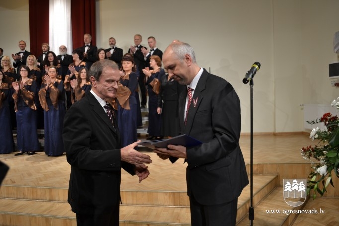 Latvijas valsts svētkos pasniedz apbalvojumu “Ogres goda pilsonis”