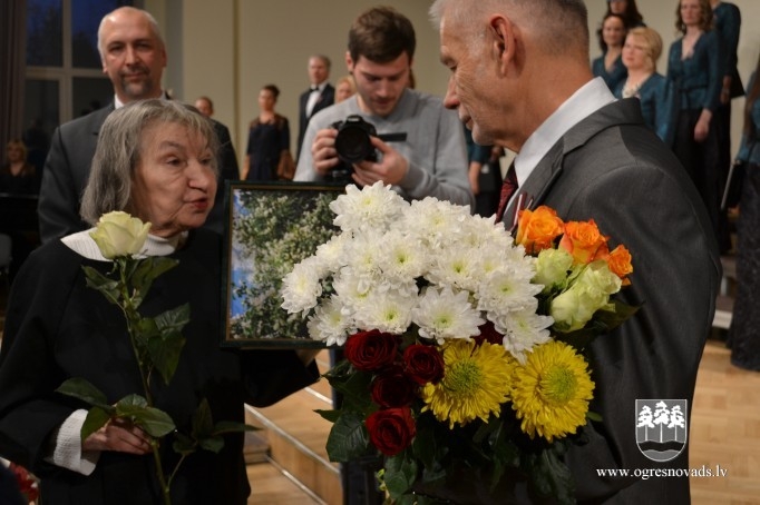 Latvijas valsts svētkos pasniedz apbalvojumu “Ogres goda pilsonis”