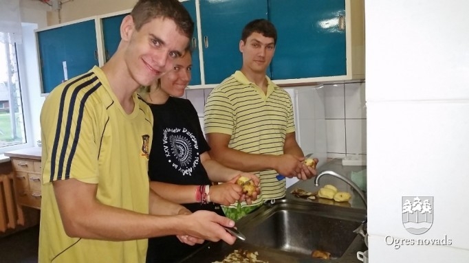 Ogres JIC „Burziņš” jaunieši min pedāļus „Velosprādzienā”!