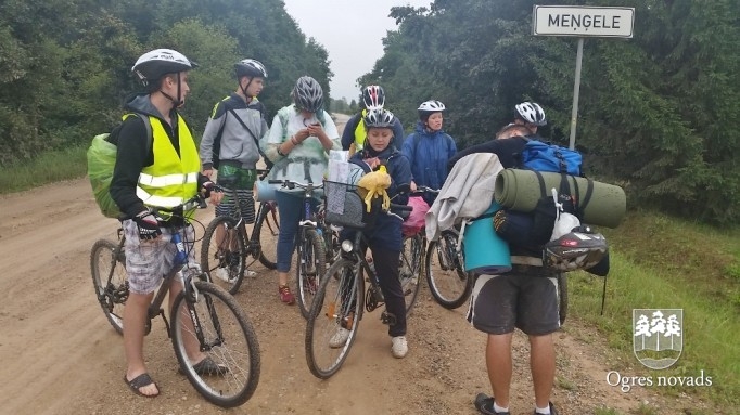 Ogres JIC „Burziņš” jaunieši min pedāļus „Velosprādzienā”!