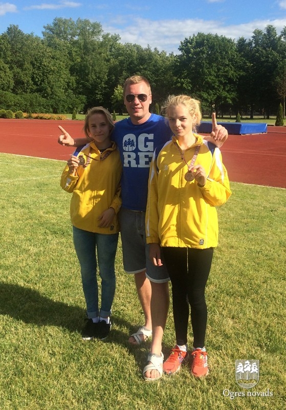 Sešām Ogres NSC vieglatlētēm Latvijas čempionāta medaļas