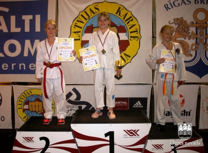 "KARATE SEN-E" sportistiem zelts un divi sudrabi Latvijas čempionātā