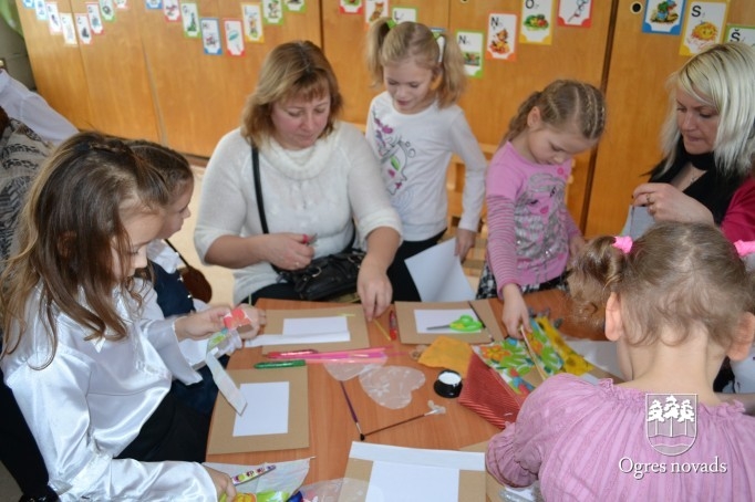 "Zelta sietiņā" pulcējas audzēkņu vecvecāki