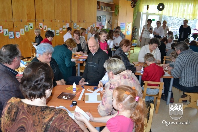 "Zelta sietiņā" pulcējas audzēkņu vecvecāki