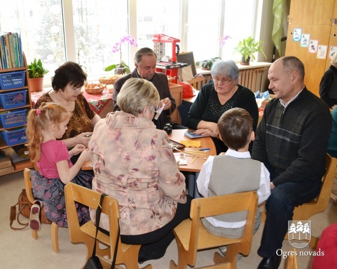 "Zelta sietiņā" pulcējas audzēkņu vecvecāki