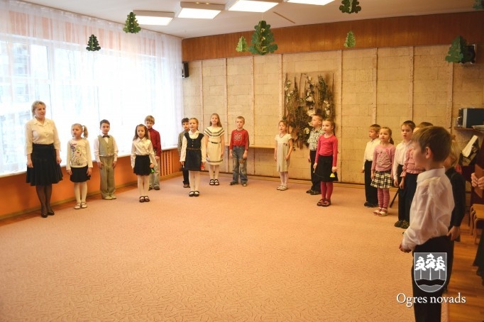 "Zelta sietiņā" pulcējas audzēkņu vecvecāki